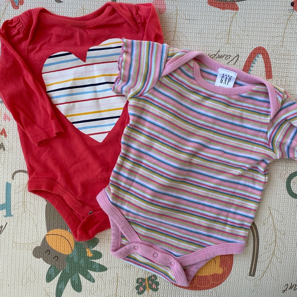 2 Baby GAP bodysuits NB, 3-6 months